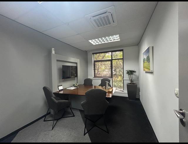 250M² OFFICE TO LET IN NEWLANDS